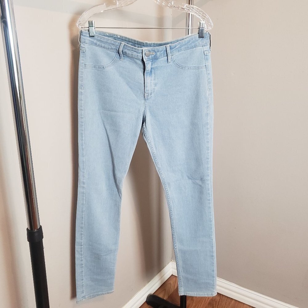 H&M &Denim Light Wash Skinny Ankle Denim Jeans 31